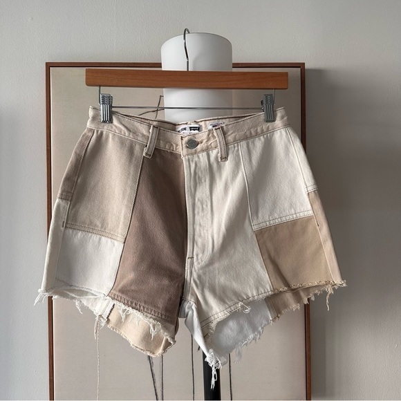 NWT Re/Done Levi's Womens 70's patch cut off Raw Hem‎ Denim short 27 - Picture 3 of 6